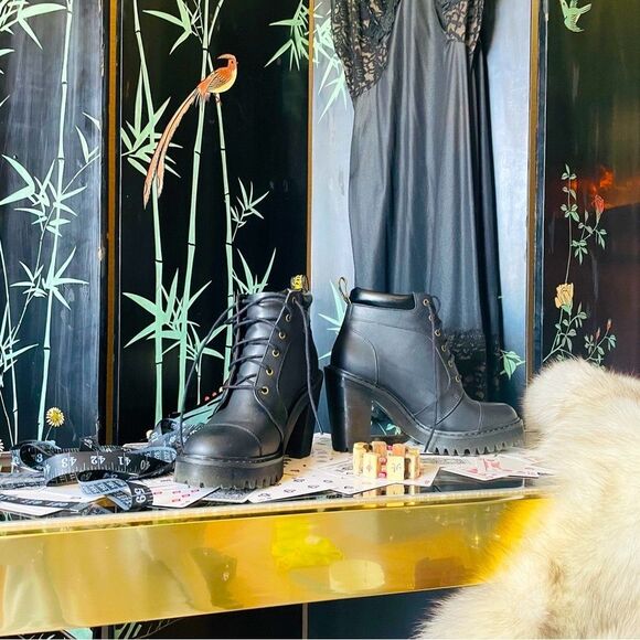 ♥️ Dr. Martens Averil Black Leather Heeled
Platform Boot Women Sz 8 Chunky - Picture 4 of 16